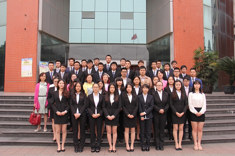 老师与学生合影.jpg